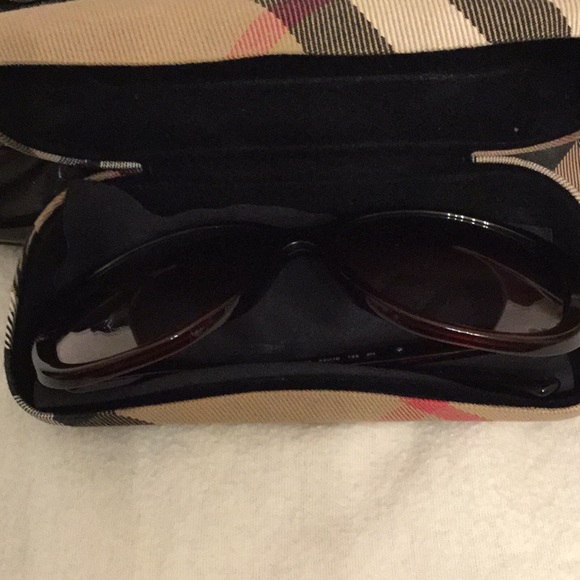 Authentic Burberry Oversize Sunglasses Case/ Cloth